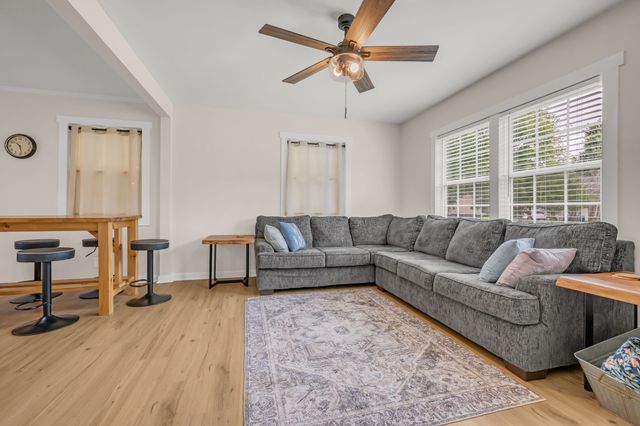 206 Murphree Ave, Waverly, TN 37185