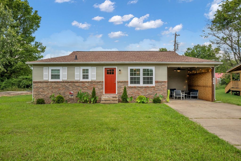 206 Murphree Ave, Waverly, TN 37185
