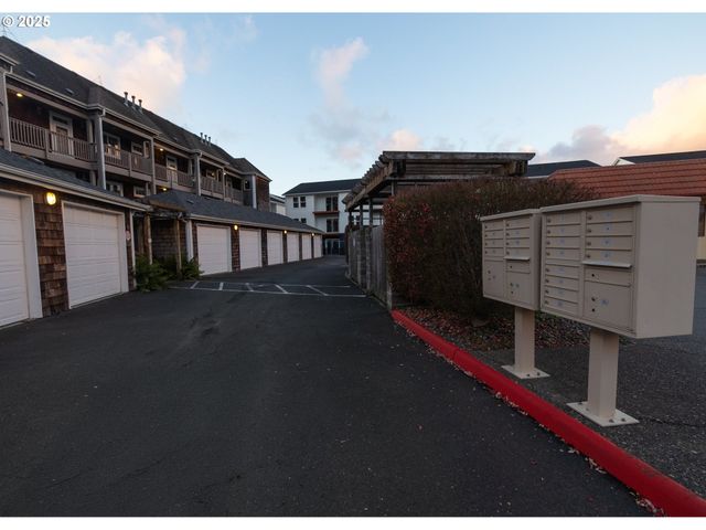 1108 S HOLLADAY Dr 14, Seaside, OR 97138