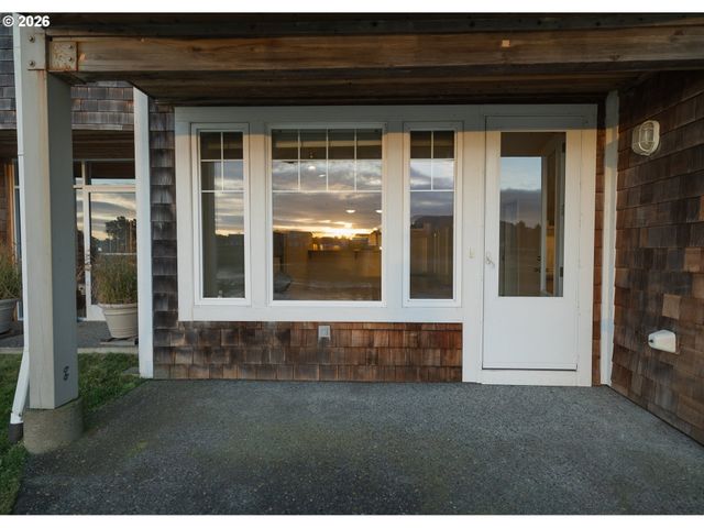 1108 S HOLLADAY Dr 14, Seaside, OR 97138
