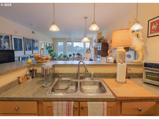 1108 S HOLLADAY Dr 14, Seaside, OR 97138