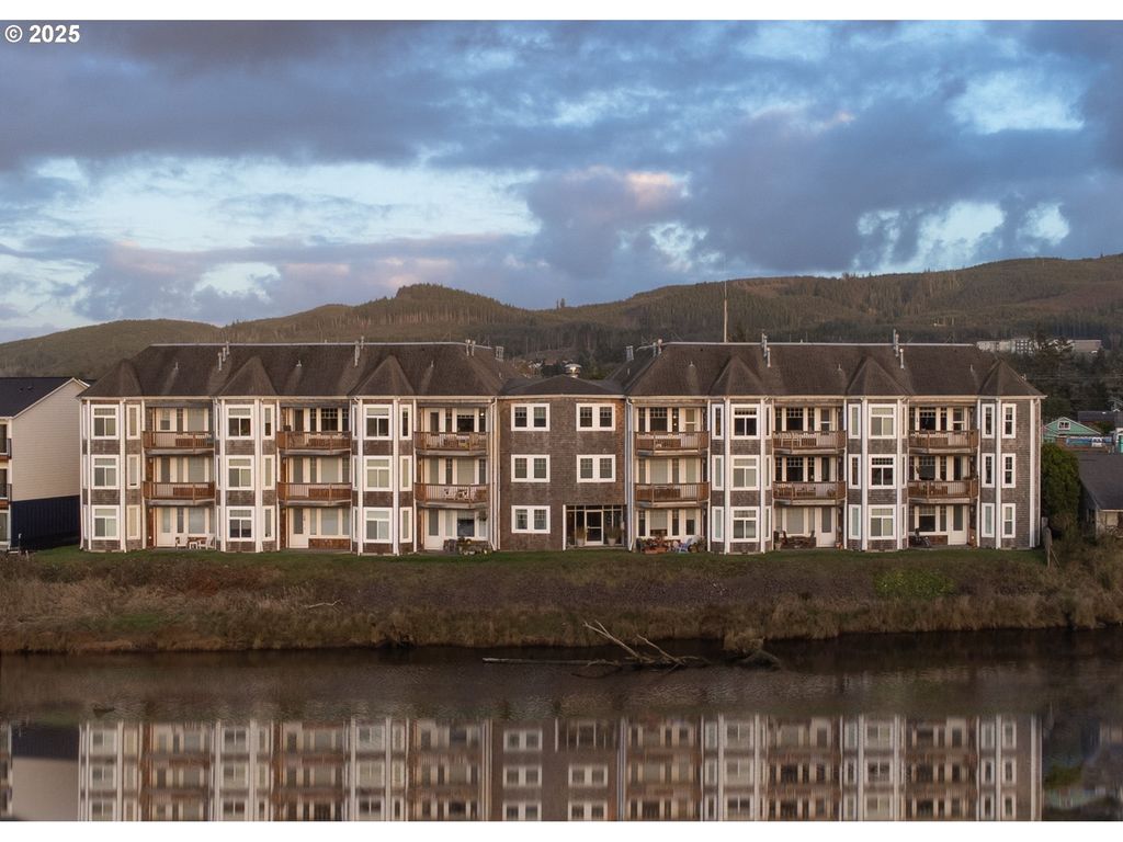 1108 S HOLLADAY Dr 14, Seaside, OR 97138