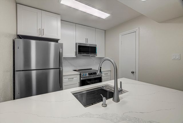 8201 Richmond Avenue 10, Houston, TX 77063