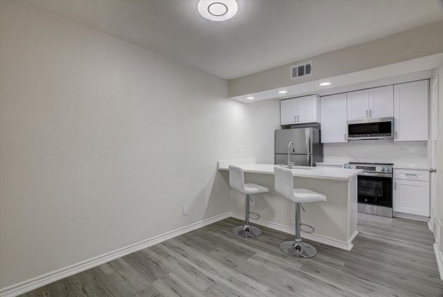 8201 Richmond Avenue 10, Houston, TX 77063