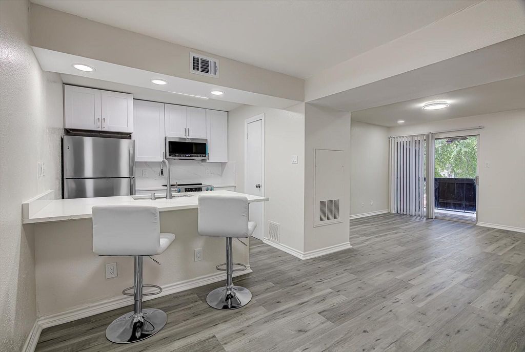 8201 Richmond Avenue 10, Houston, TX 77063