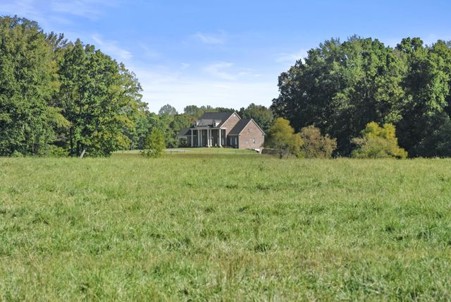 555 Williams Rd, Clarksville, TN 37043