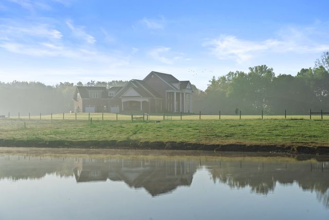 555 Williams Rd, Clarksville, TN 37043