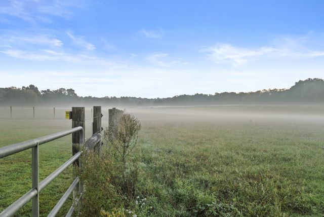 555 Williams Rd, Clarksville, TN 37043