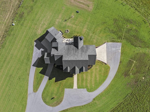 555 Williams Rd, Clarksville, TN 37043