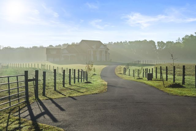 555 Williams Rd, Clarksville, TN 37043