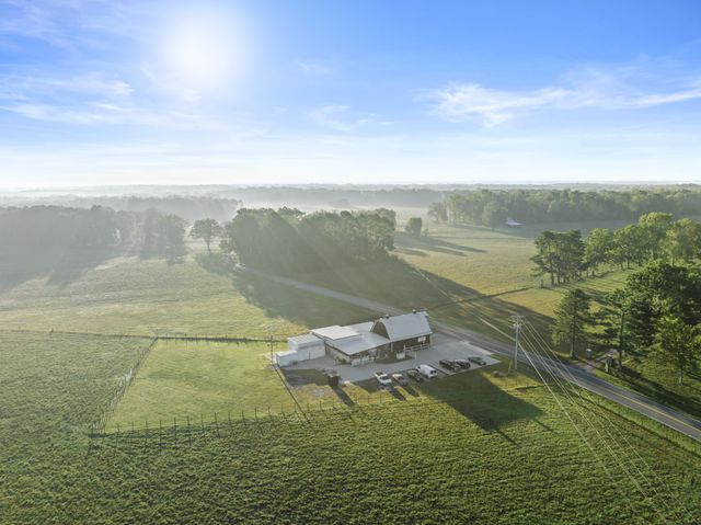 555 Williams Rd, Clarksville, TN 37043