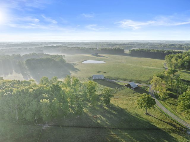 555 Williams Rd, Clarksville, TN 37043