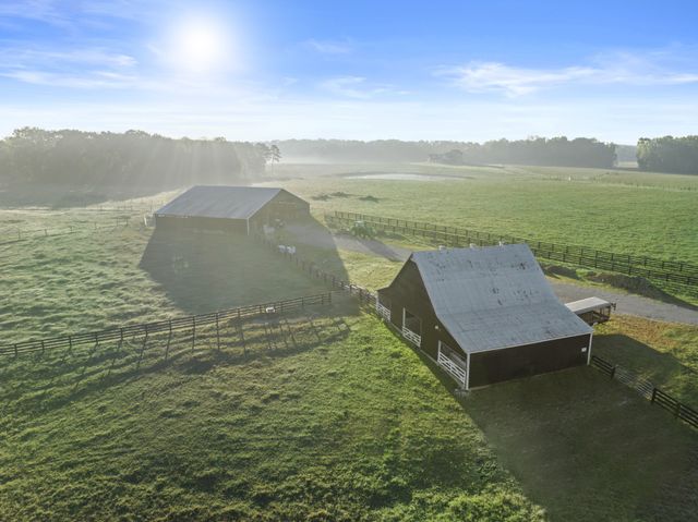 555 Williams Rd, Clarksville, TN 37043