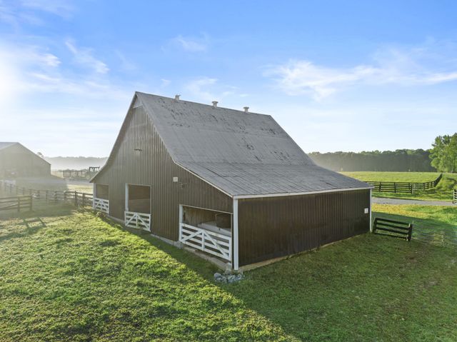 555 Williams Rd, Clarksville, TN 37043