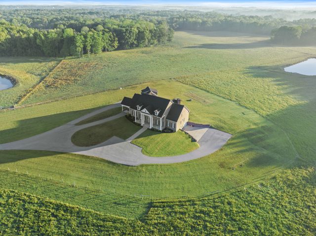 555 Williams Rd, Clarksville, TN 37043