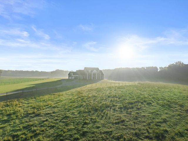 555 Williams Rd, Clarksville, TN 37043