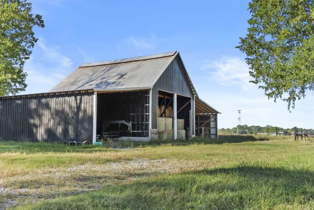 555 Williams Rd, Clarksville, TN 37043