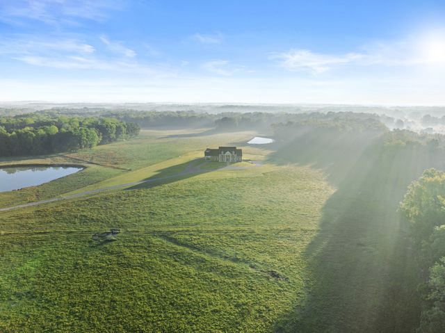 555 Williams Rd, Clarksville, TN 37043