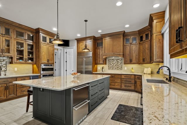 555 Williams Rd, Clarksville, TN 37043