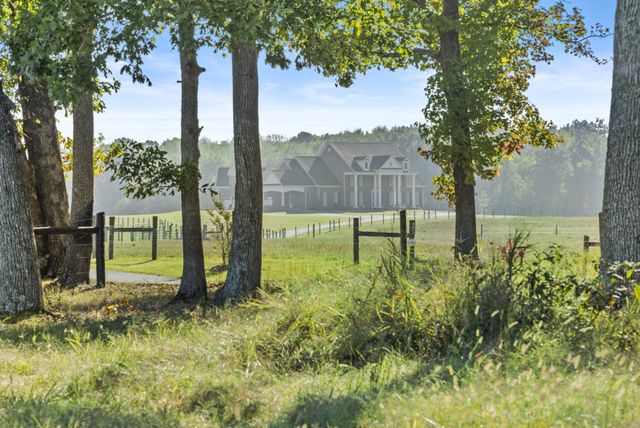 555 Williams Rd, Clarksville, TN 37043