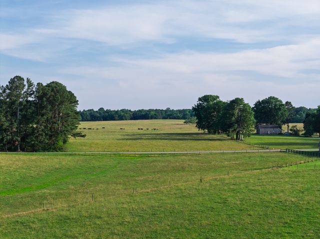 555 Williams Rd, Clarksville, TN 37043