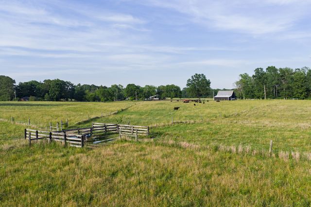 555 Williams Rd, Clarksville, TN 37043