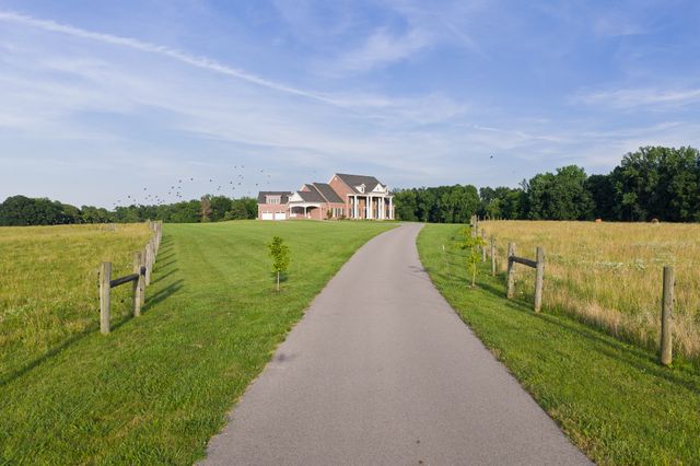 555 Williams Rd, Clarksville, TN 37043