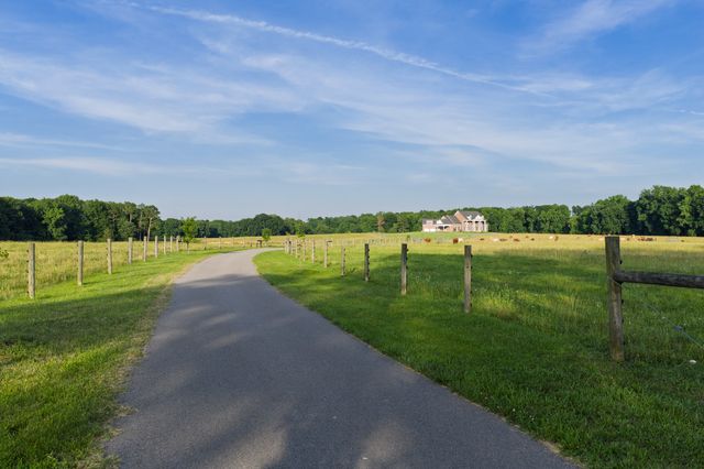 555 Williams Rd, Clarksville, TN 37043