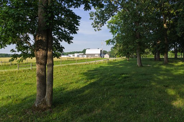 555 Williams Rd, Clarksville, TN 37043