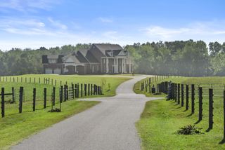 555 Williams Rd, Clarksville, TN 37043