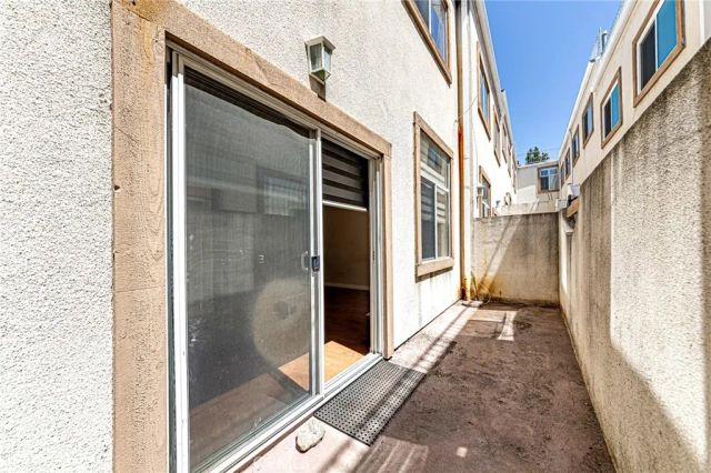 2345 Montrose Avenue 2, Montrose, CA 91020