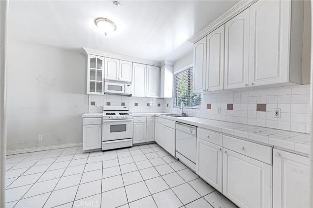 2345 Montrose Avenue 2, Montrose, CA 91020
