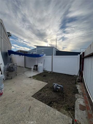 214 Earl 76, Santa Ana, CA 92704