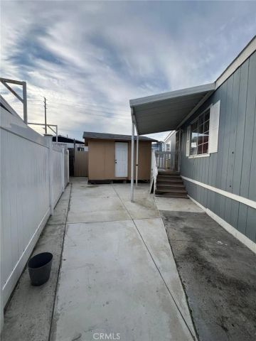 214 Earl 76, Santa Ana, CA 92704