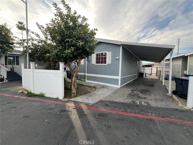 214 Earl 76, Santa Ana, CA 92704