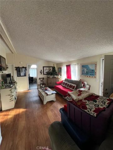 214 Earl 76, Santa Ana, CA 92704