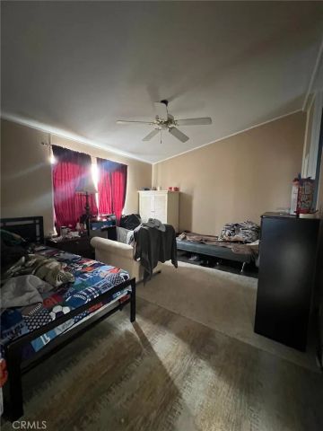 214 Earl 76, Santa Ana, CA 92704