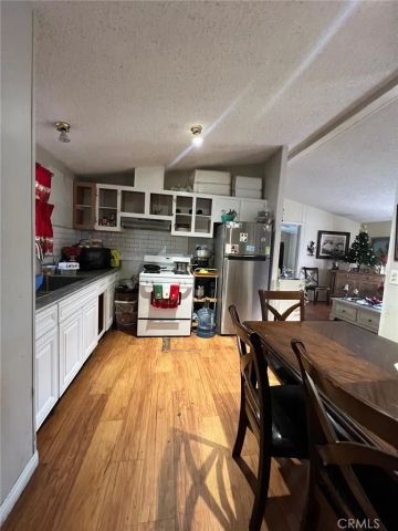 214 Earl 76, Santa Ana, CA 92704
