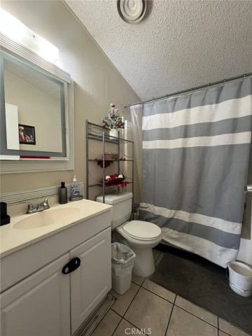 214 Earl 76, Santa Ana, CA 92704