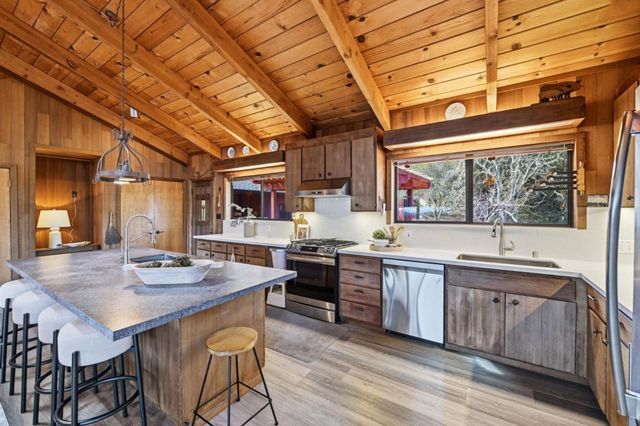 2 No Name Road, Los Gatos, CA 95033