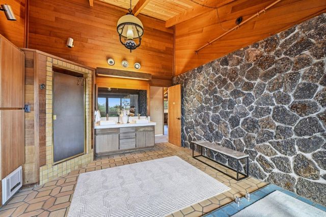 2 No Name Road, Los Gatos, CA 95033