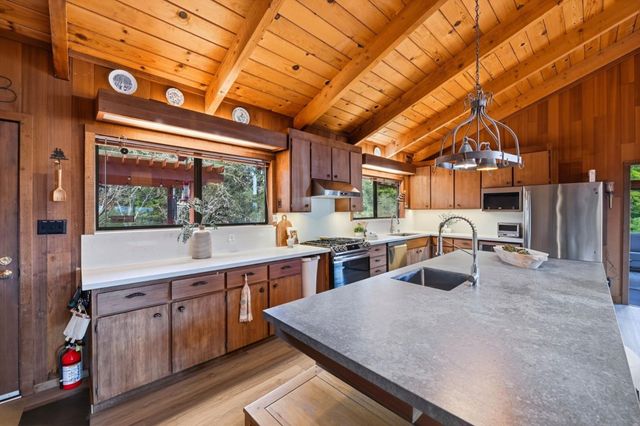 2 No Name Road, Los Gatos, CA 95033