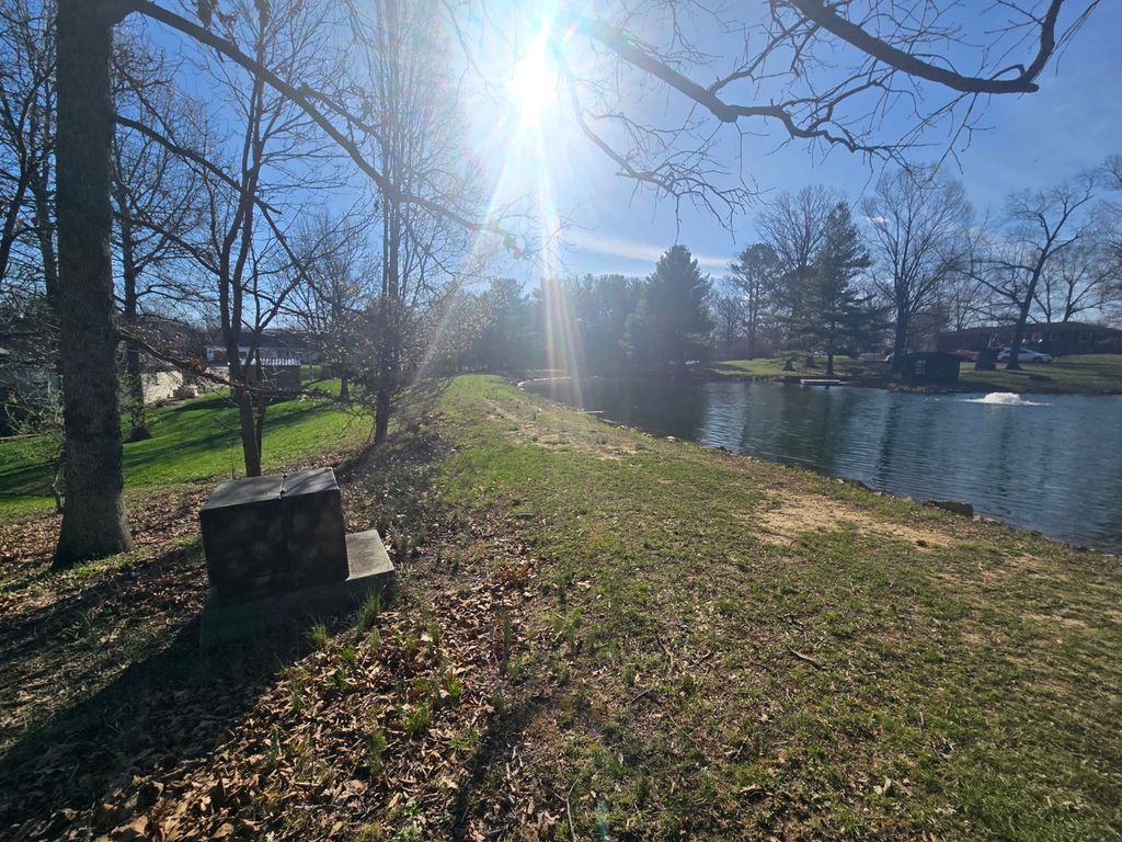 Image 11 of property listing at 000 Fox Creek, Mt Vernon, IL 62864