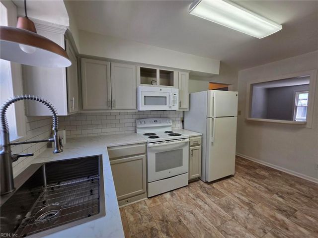 122 D View Ave Apt 3, Norfolk, VA 23503