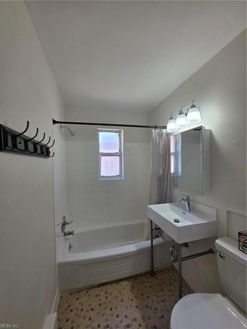 122 D View Ave Apt 3, Norfolk, VA 23503