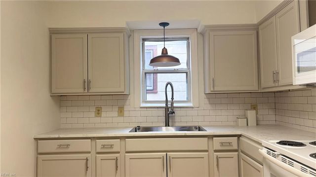 122 D View Ave Apt 3, Norfolk, VA 23503