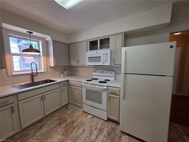 122 D View Ave Apt 3, Norfolk, VA 23503