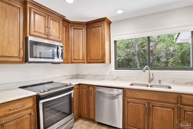 1118 Tall Pine Trl, Gulf Breeze, FL 32561