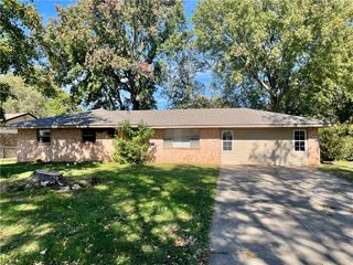 2002 Melissa Lane, Springdale, AR 72762