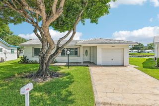 8855 NW 10th Place, Plantation, FL 33322